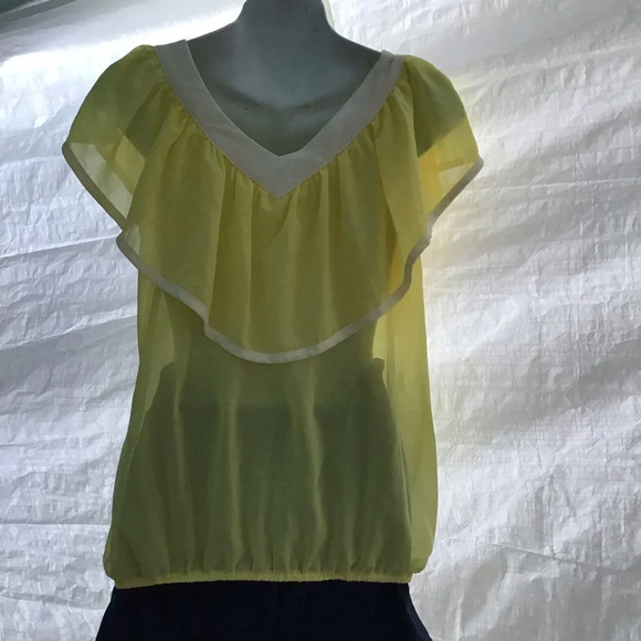 * Beautiful top size medium. (Box X ) - Picture 2 of 2